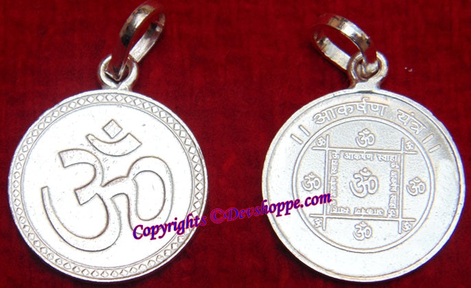 Akarshan yantra silver pendant to attract love and attraction - Devshoppe