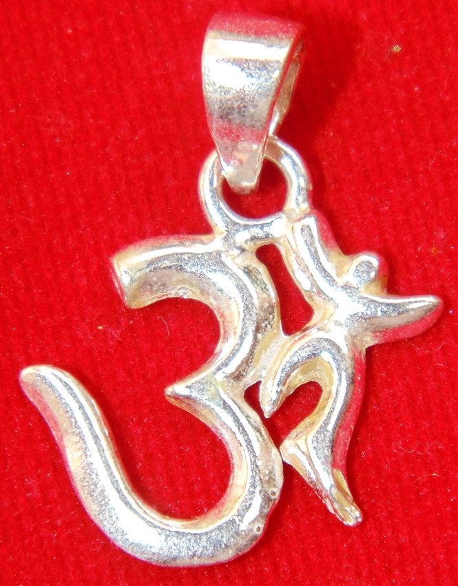 Pure Silver Om (Aum ) pendant - Hindu auspicious symbol - Devshoppe