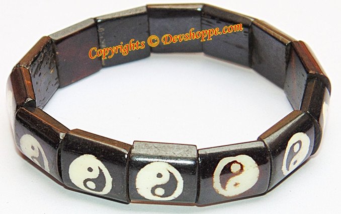 Yin Yang wristband in wood - Devshoppe